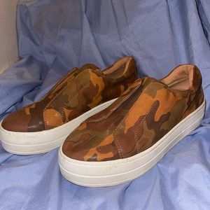 Camo slip on platform sneakers